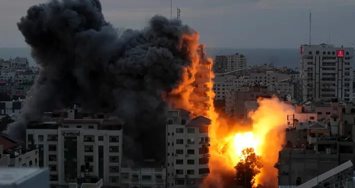 இஸ்ரேலுக்கு எதிராக ஹமாஸ் போராளிகள் குண்டு மழை; 200 பேர் உயிரிழப்பு