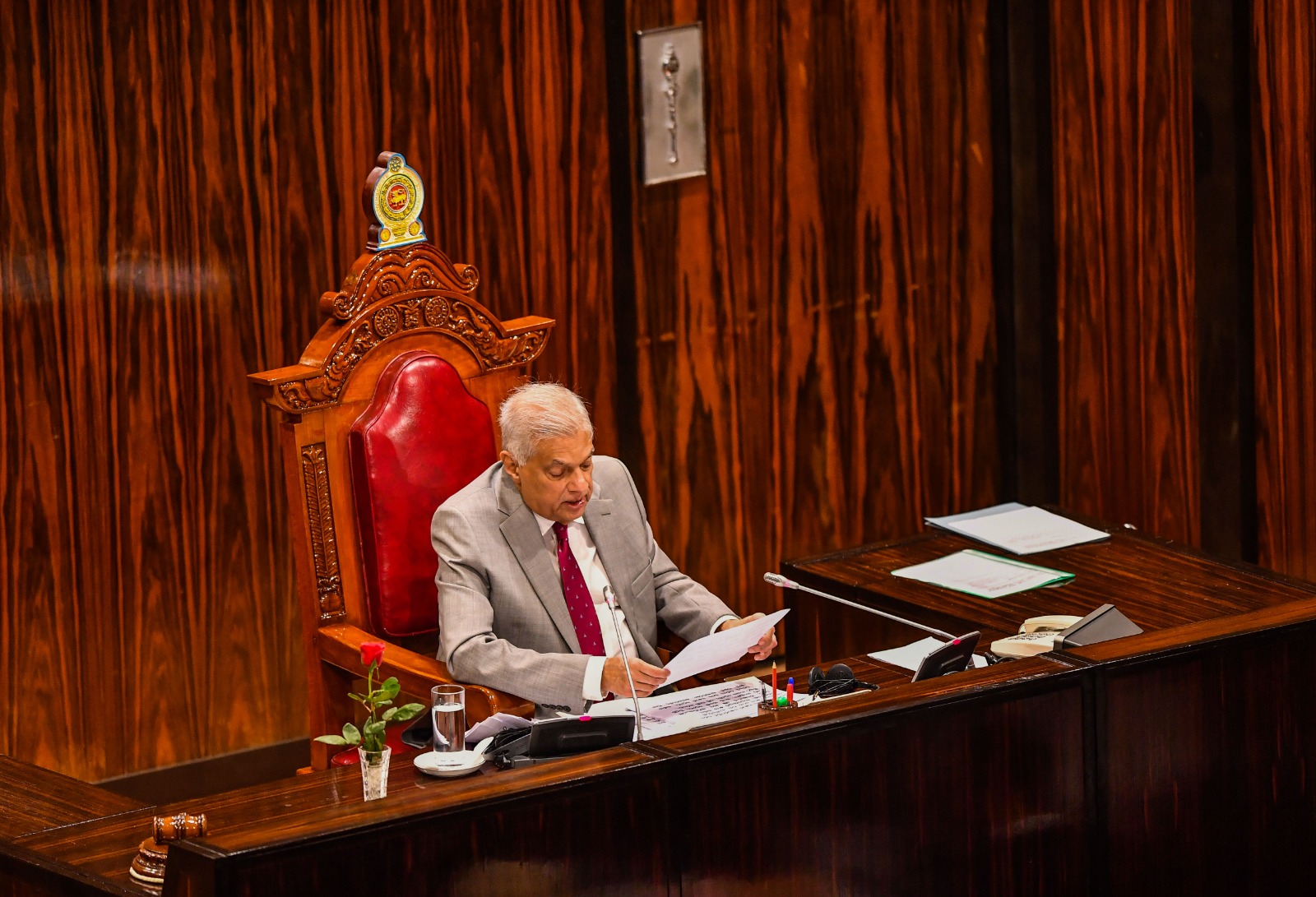 பொருளாதார நெருக்கடிக்கு அரசியல் தீர்வுகள் இல்லை : ஜனாதிபதி ரணில் நாடாளுமன்றில் தெரிவிப்பு!