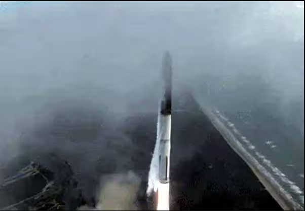 விண்ணில் சீறிப்பாய்ந்த உலகின் மிகப்பெரிய  ரொக்கெட்
