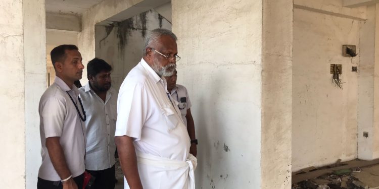 யாழ். நகரின் தூய்மை குறித்து அவதானம் : கள விஜயம் செய்த அமைச்சர் டக்ளஸ்