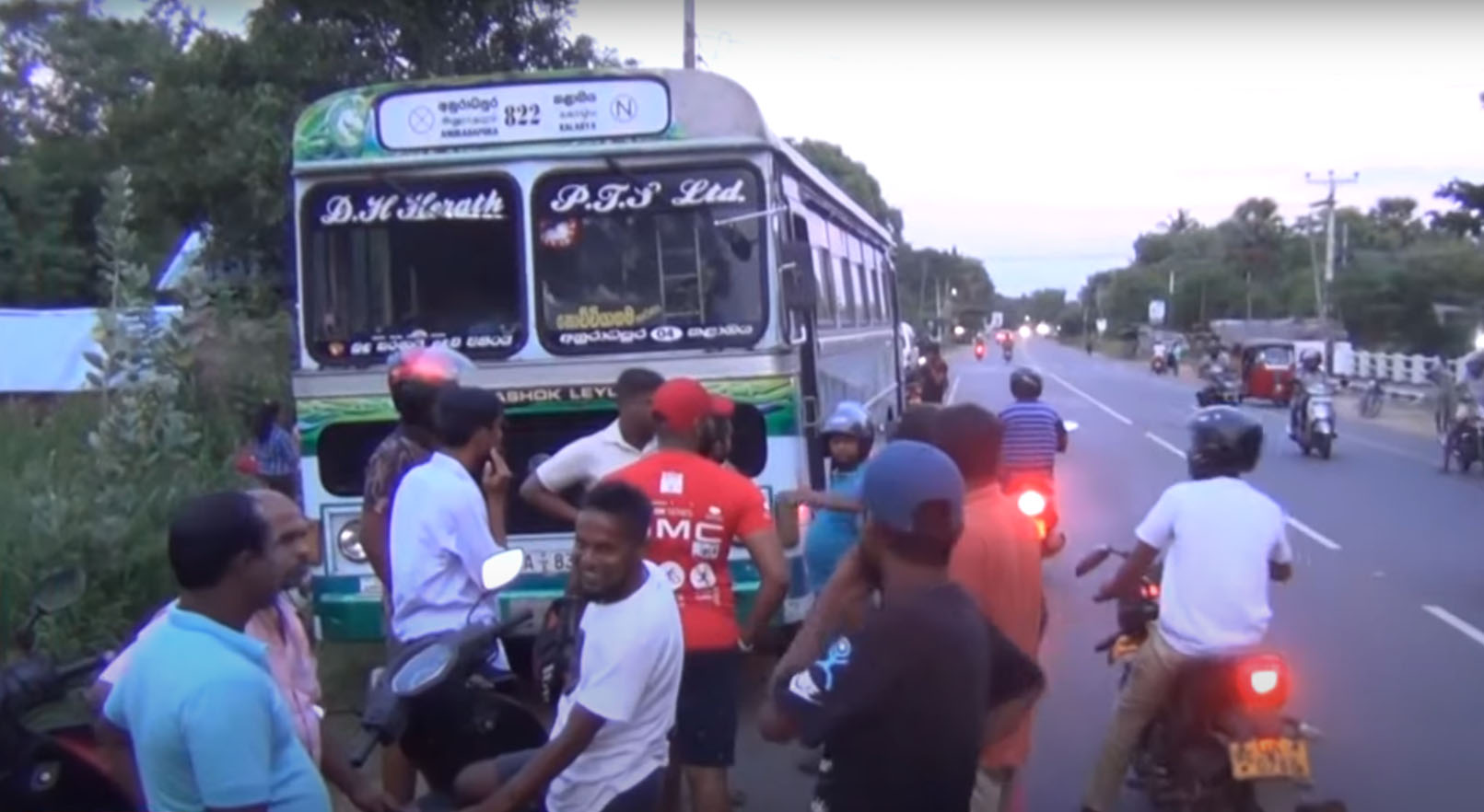 அநுராதபுரம் – புத்தளம் பிரதான வீதியில் நேருக்கு நேர் மோதிய பஸ்-மோட்டார் சைக்கிள் : ஒருவர் மரணம்