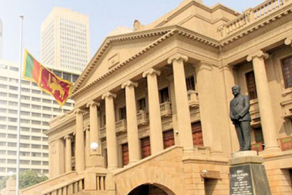 ஜனாதிபதி செயலகத்திற்கு முன்பாக அமைதியின்மை-பதாகைகள் அகற்றம்!