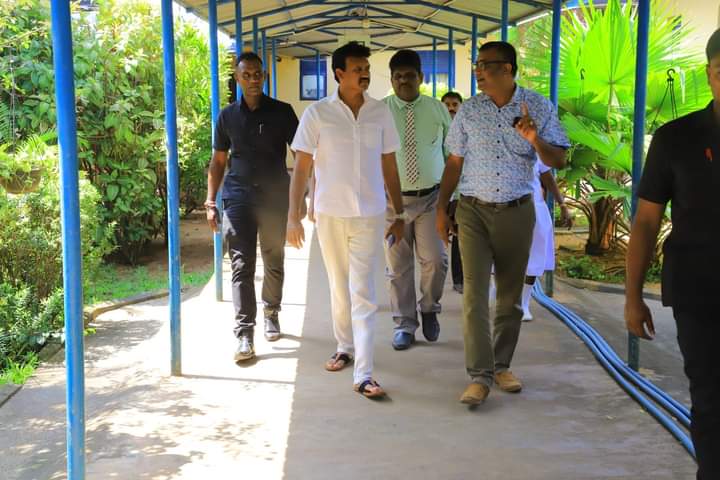 அரச வைத்தியசாலைகளுக்கு திடீர் விஜயம் மேற்கொண்ட கிழக்கு மாகாண ஆளுநர் செந்தில் தொண்டமான்!