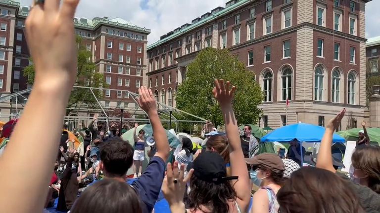 இஸ்ரேல் – ஹமாஸ் போர்: எதிர்ப்புத் தெரிவித்த அமெரிக்க மாணவர்கள் கைது!