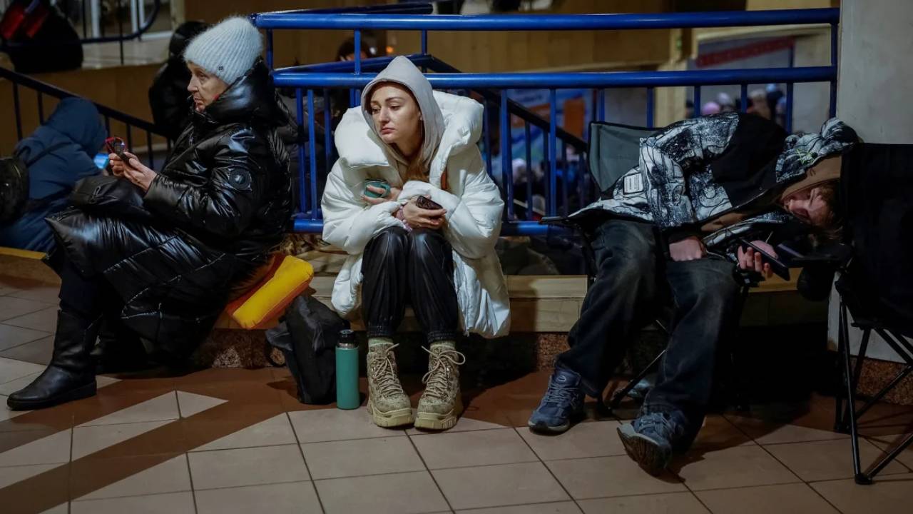 உக்ரேனில் மில்லியனுக்கும் அதிகமான குடும்பங்கள் மின்சாரம் இல்லாமல் அவதி!