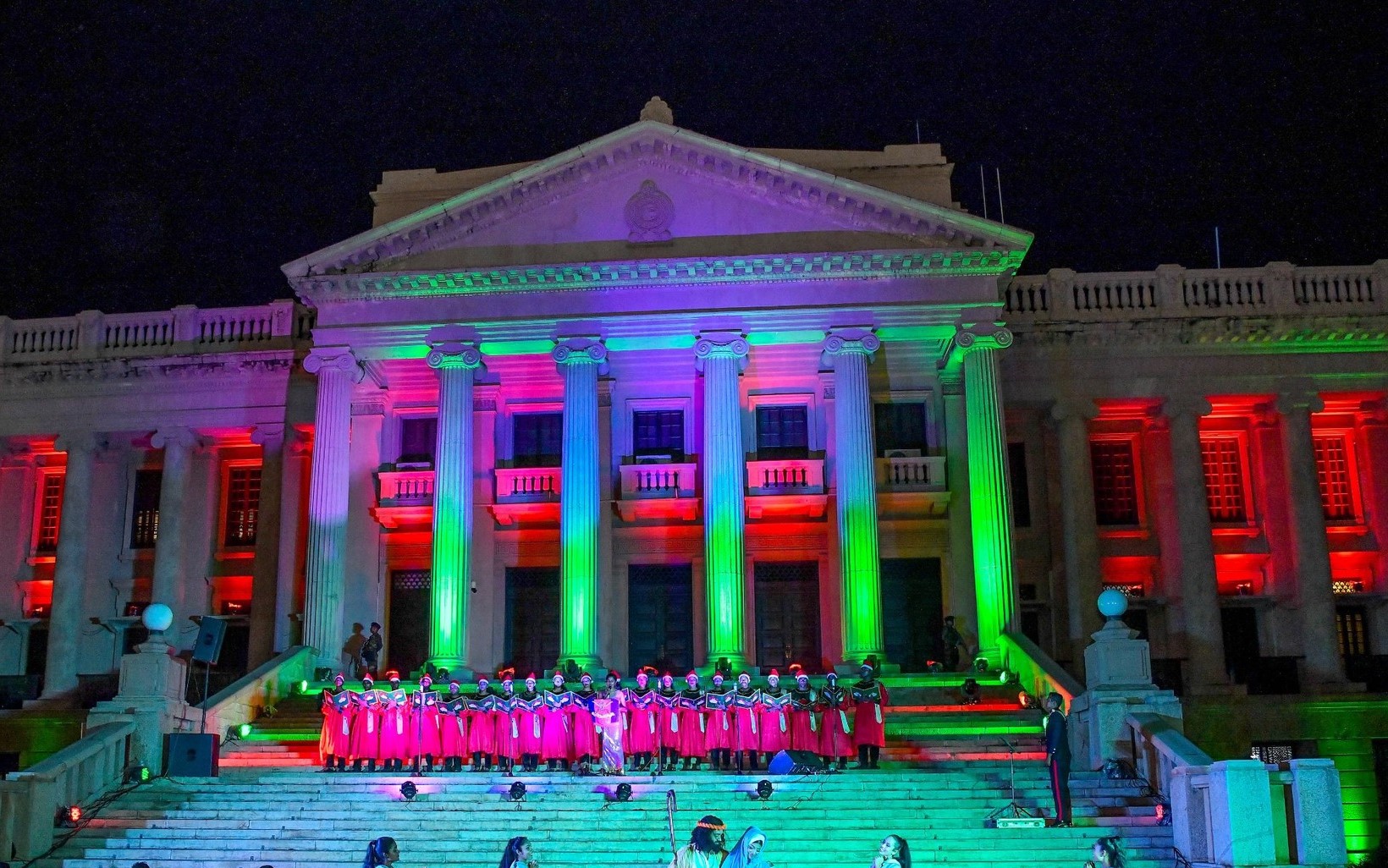 நத்தார் கெரோல் இசை நிகழ்ச்சியை முன்னிட்டு ஜனாதிபதி அலுவலக வளாகம் மற்றும் அதனைச் சூழவுள்ள பகுதிகளில் கெரோல் கச்சேரி நிகழ்வு!