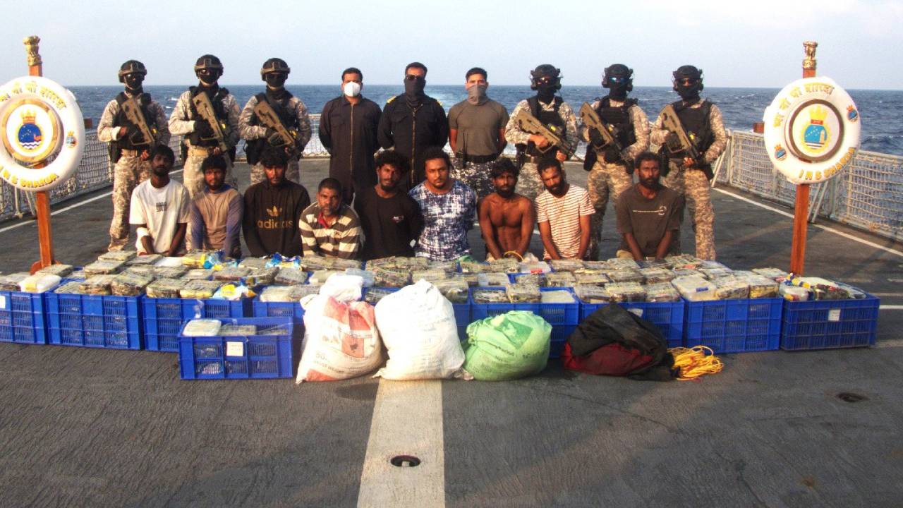 போதைப்பொருட்களுடன் கொழும்பு, துறைமுகத்துக்கு கொண்டுவரப்பட்ட மீன்படி படகுகள்!