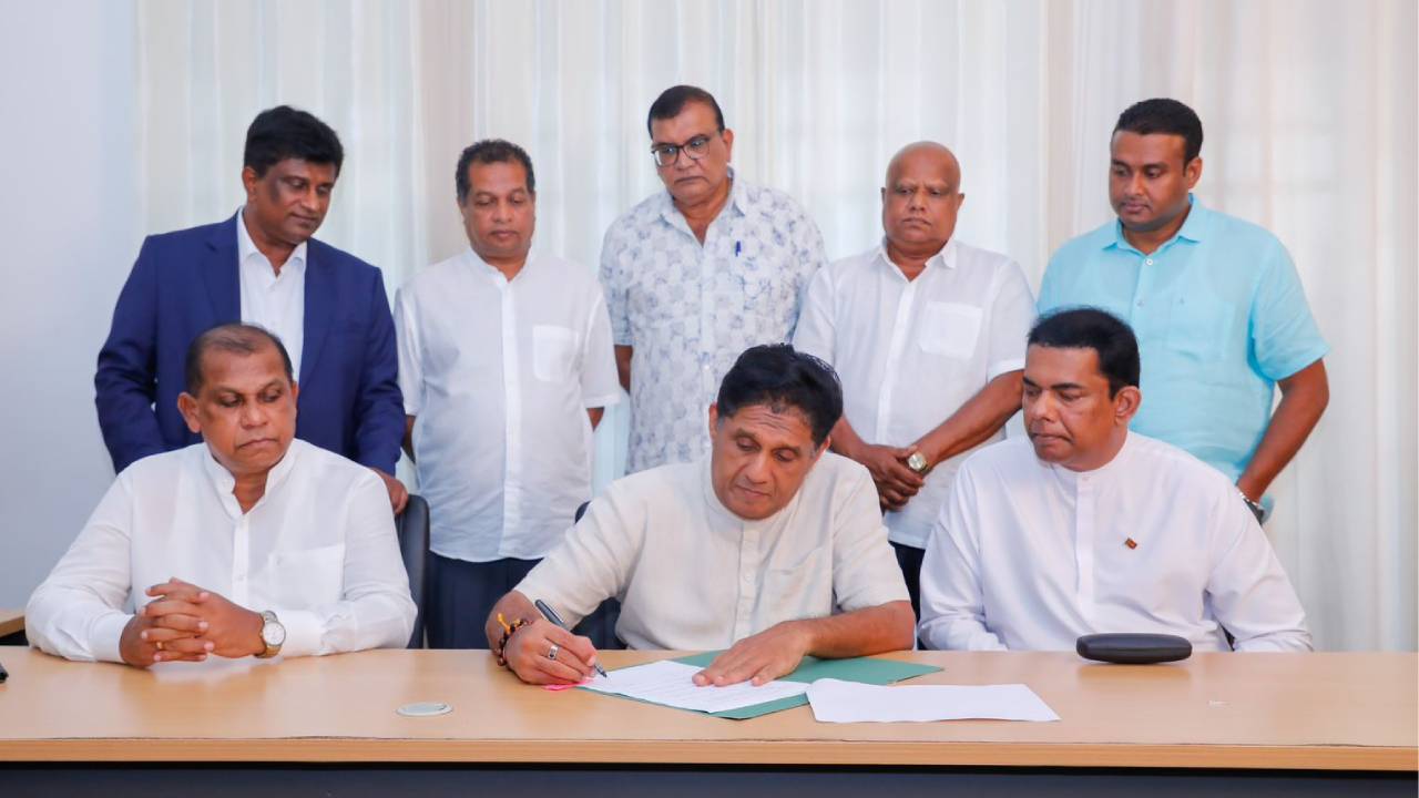 சபாநாயகருக்கு எதிரான நம்பிக்கையில்லா பிரேரணையில் கையெழுத்திட்ட SJP!