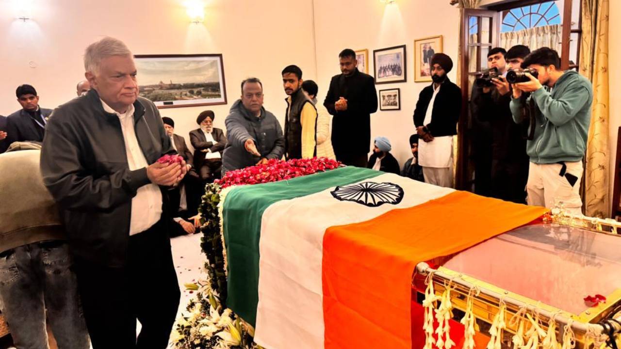 டெல்லியில் மன்மோகன் சிங்கின் உடலுக்கு ரணில் இறுதி அஞ்சலி!