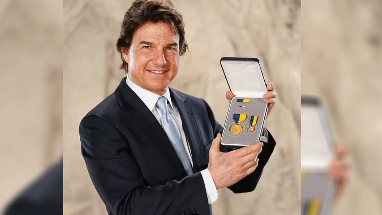 டொம் குரூஸுக்கு அமெரிக்கா கடற்படையின் உயரிய விருது!