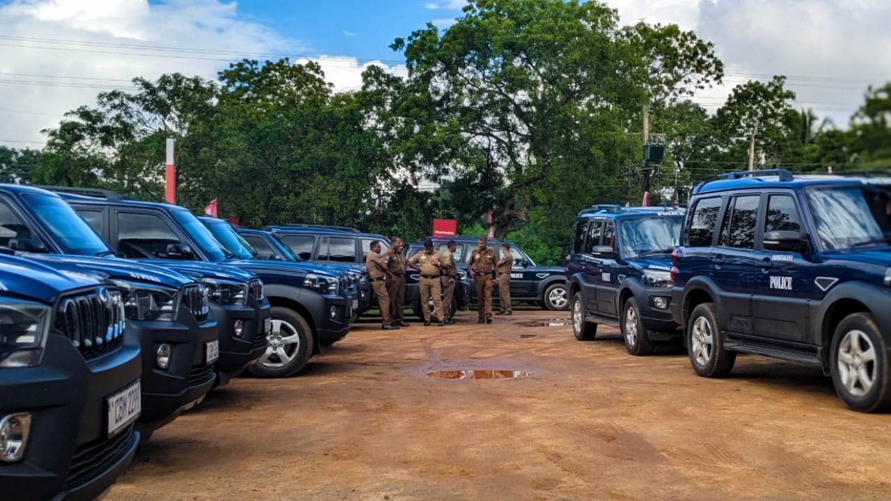 புதிய பொலிஸ் வாகன கொள்வனவுக்கு இந்தியா 300 மில்லியன் ரூபா மானியம்!