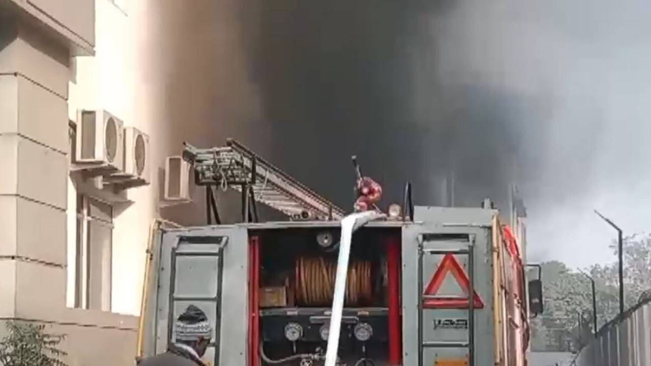 இந்தியாவின் மின்னணுவியல் தொழிற்சாலையில் தீ விபத்து!