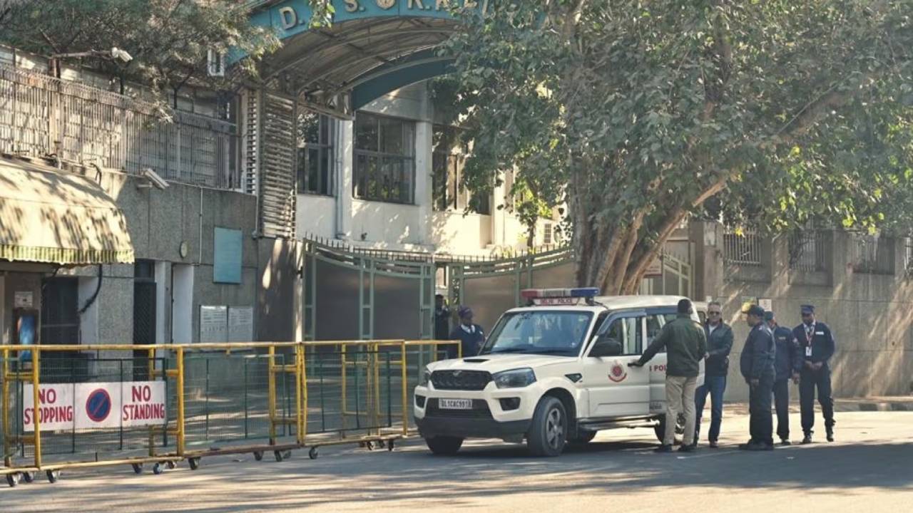 டெல்லி பாடசாலைகளுக்கான வெடிகுண்டு மிரட்டல்; விசாரணையில் அதிர்ச்சி!