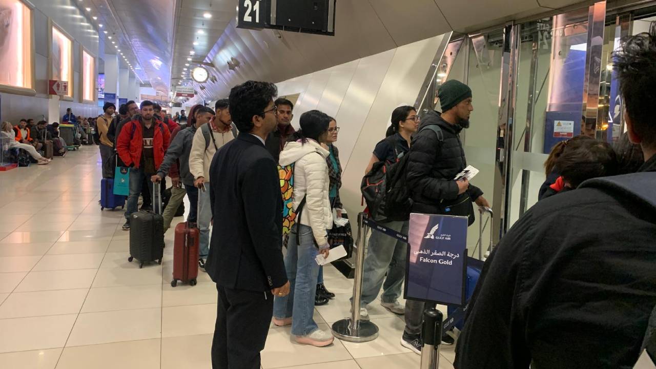 குவைத் விமான நிலையத்தில் 13 மணி நேரத்திற்கும் அதிகமாக சிக்கித் தவித்த இந்திய பயணிகள்!