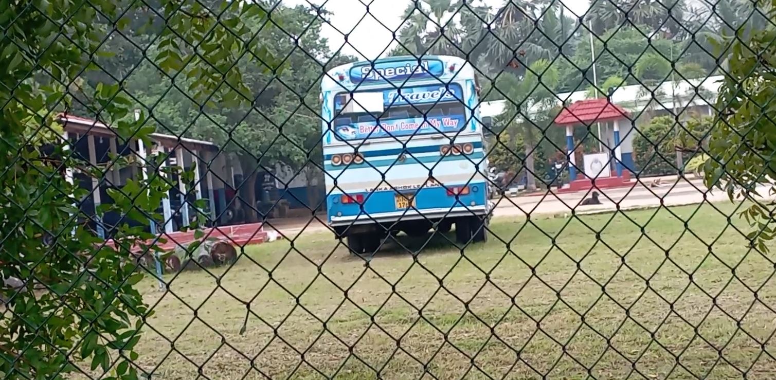 நின்றுகொண்டிருந்தவர்களை மோதிய பேருந்து – ஒருவர் உயிரிழப்பு