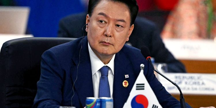 தென் கொரிய ஜனாதிபதி யூன் சுக் இயோல் கைது!