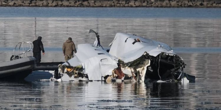 அமெரிக்கன் ஏர்லைன்ஸ் விபத்து; விமானத்தின் கருப்பு பெட்டி மீட்பு!