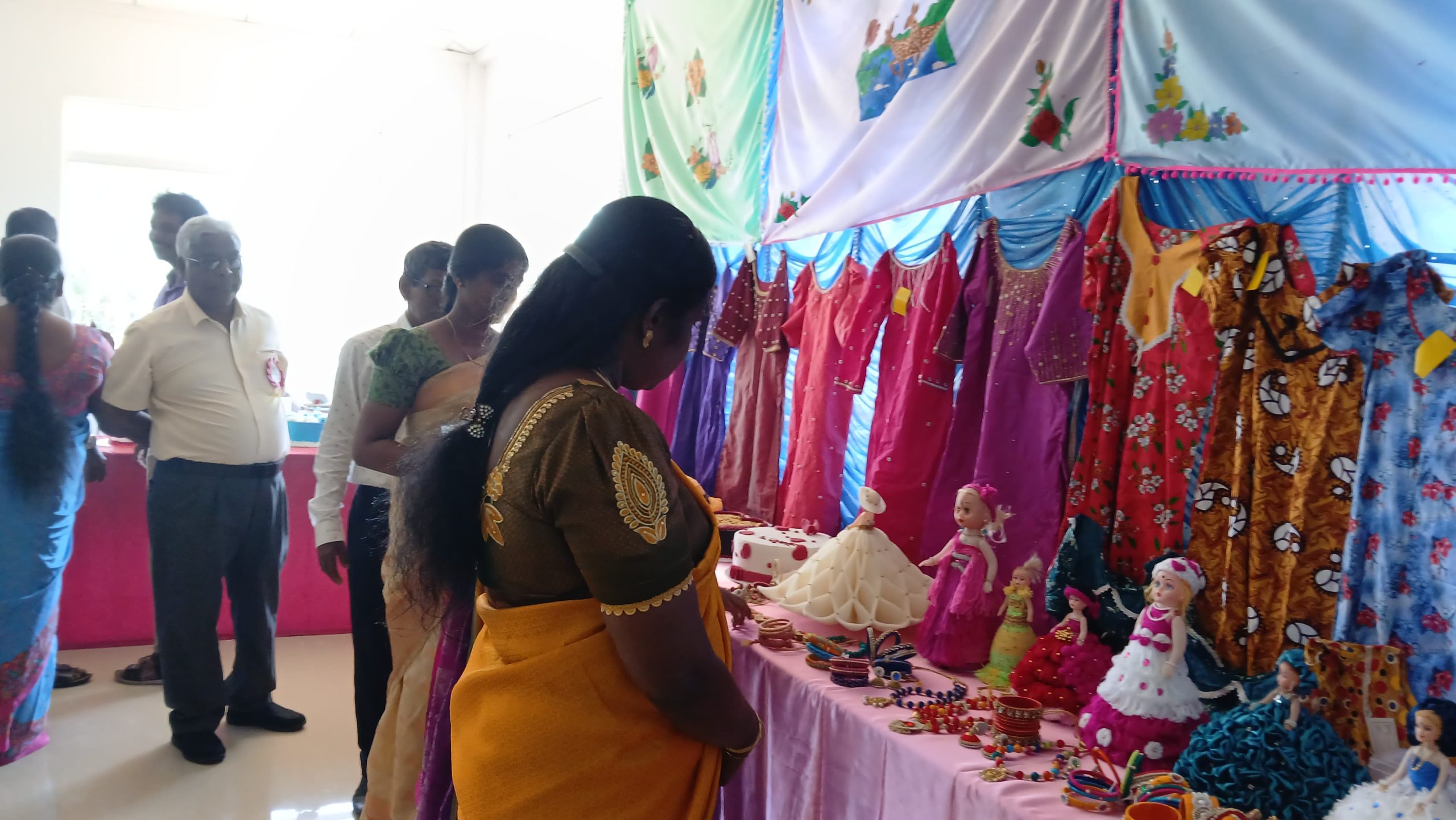 வடமாகாண கிராம அபிவிருத்தி திணைக்ளத்தின் அனுசரணையுடன் மனைப்பொருளியல் கண்காட்சி!