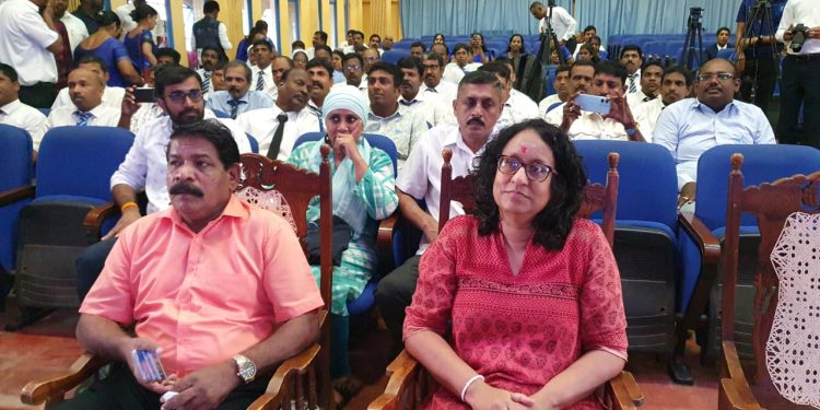 யாழ்.மாவட்டம் கல்வியில் சிறந்து விளங்குவதாகவும் பிரதமர் தெரிவிப்பு!