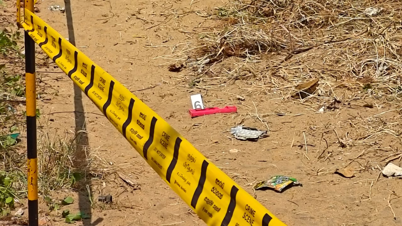 துப்பாக்கிதாரிகள் சுட்டுக் கொல்லப்பட்ட இடத்தில் செயற்பாடு உடைய கைகுண்டொன்று மீட்பு