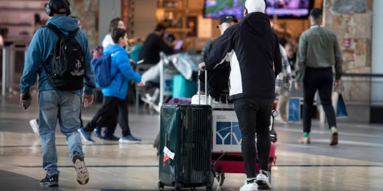 ட்ரம்பின் கட்டண அச்சுறுத்தல்; அமெரிக்காவுக்கான பயணத்தை தவிர்க்கும் கனேடியர்கள்!