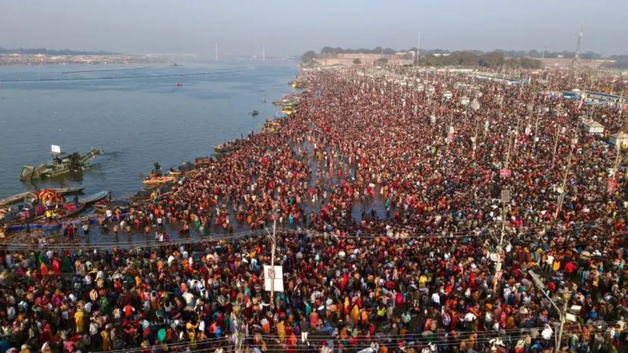 திரிவேணி சங்கமத்தில் புனித நீராடிய கோடிக்கணக்கான பக்தர்கள்!