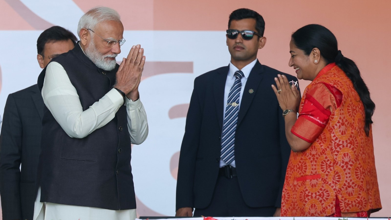 டெல்லியின் புதிய முதலமைச்சராக பதவியேற்றார் ரேகா குப்தா!