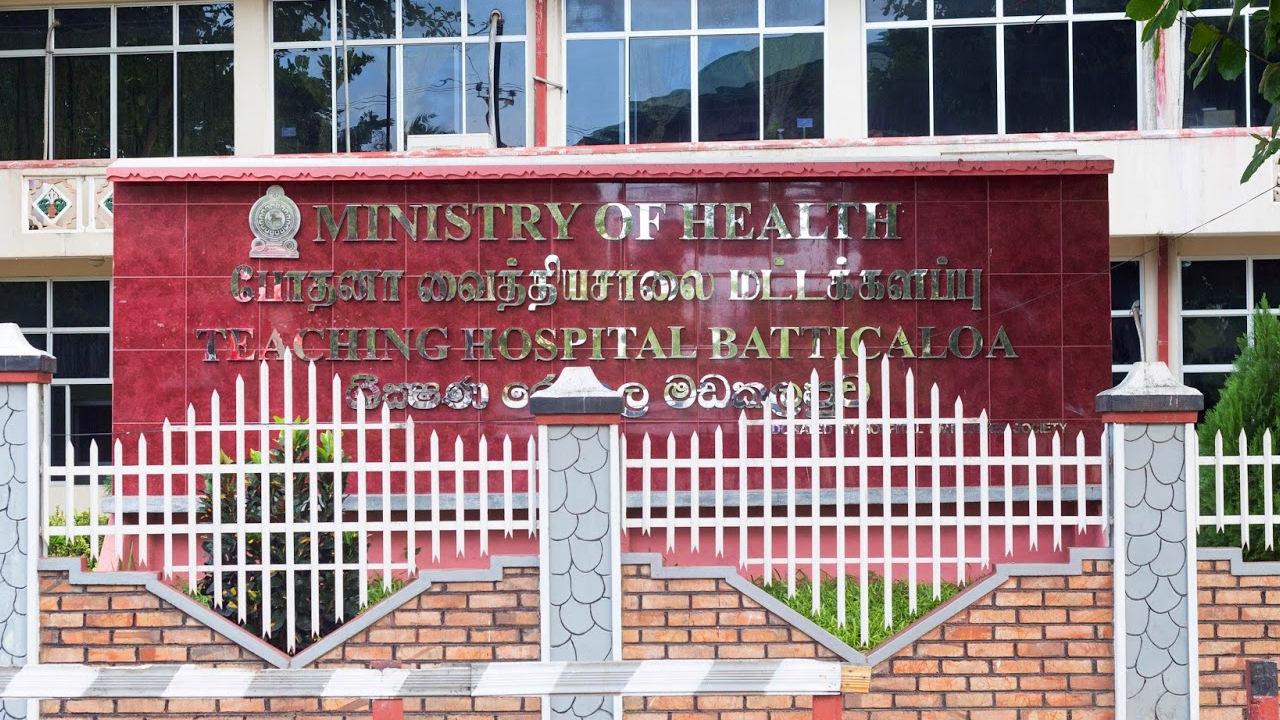 மலசல கூடத்தில் குழந்தையை ஈன்றெடுத்து ஜன்னல் வழியாக வீசிய 18 வயது மாணவி!