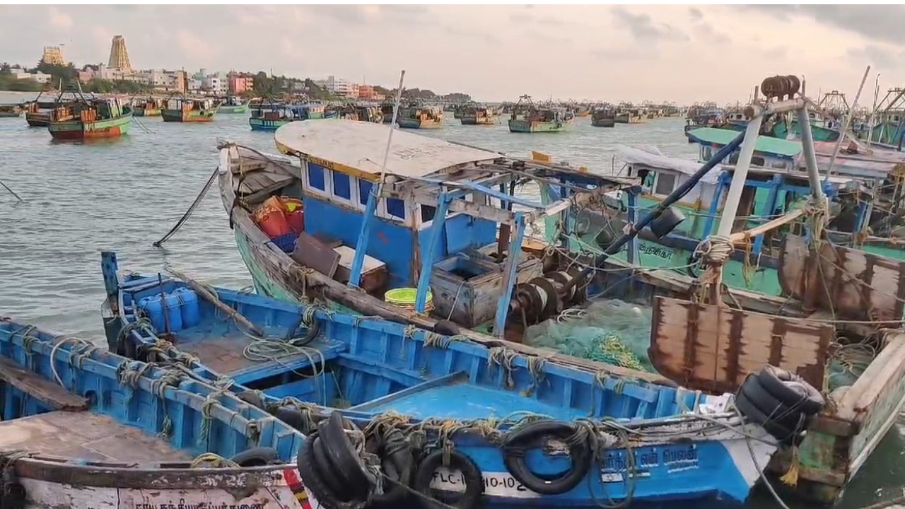 மீனவர்கள் கைது; ராமேஸ்வரத்தில் வேலைநிறுத்தப் போராட்டம்!