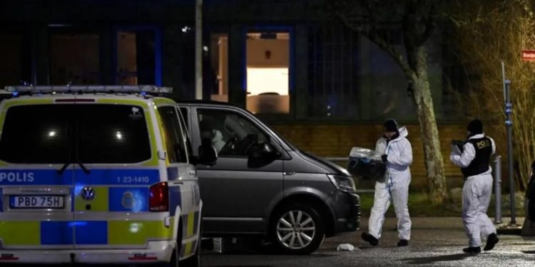 சுவீடன் கல்வி நிலையத்தில் துப்பாக்கி சூடு; 11 பேர் உயிரிழப்பு!