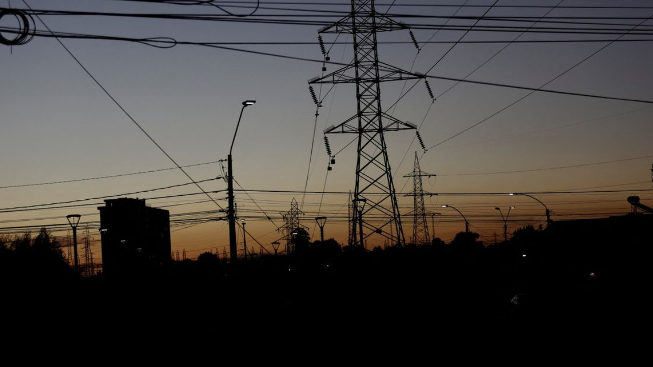 தலைநகரை இருளில் மூழ்கடித்த சிலி மின்வெட்டு!