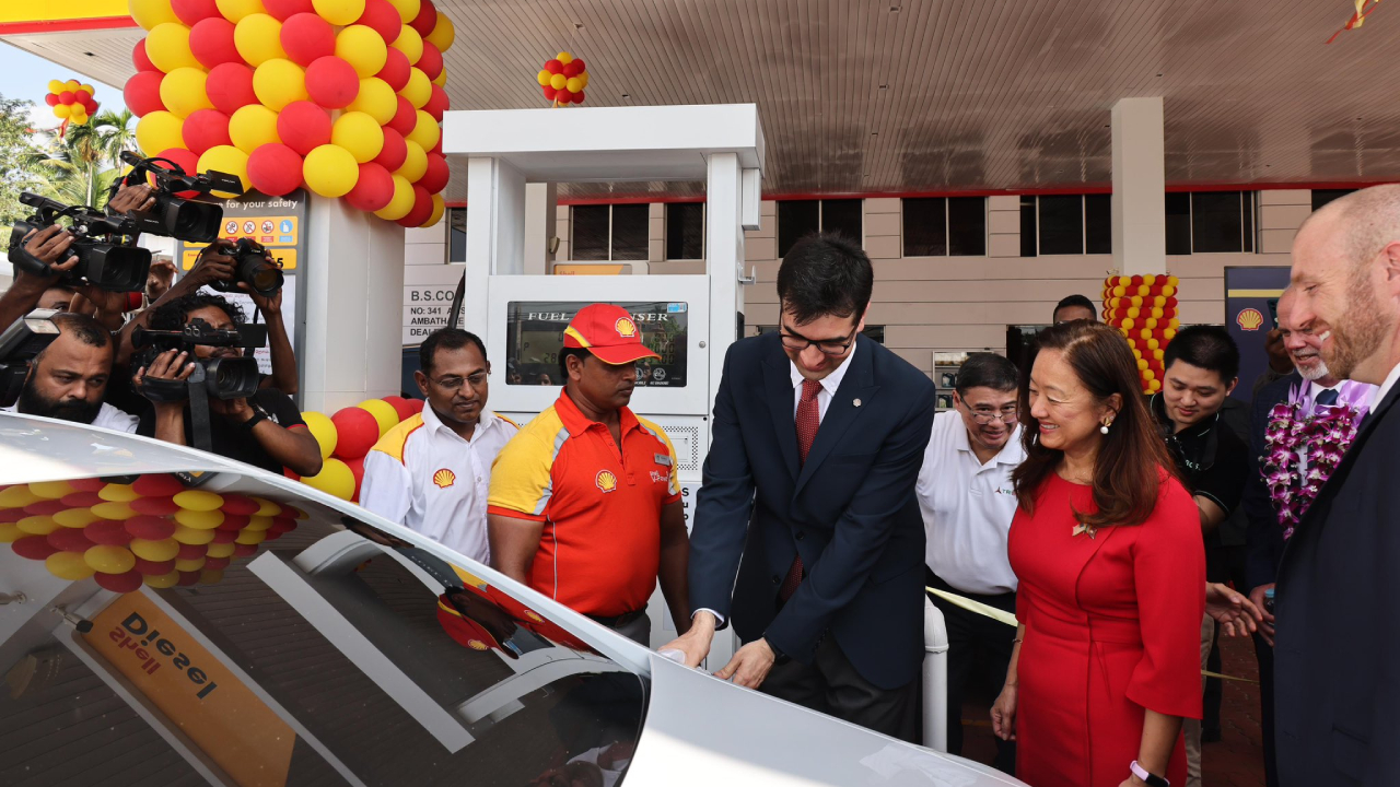 கொழும்பில் திறக்கப்பட்ட ஷெல்லின் முதலாவது எரிபொருள் நிலையம்!