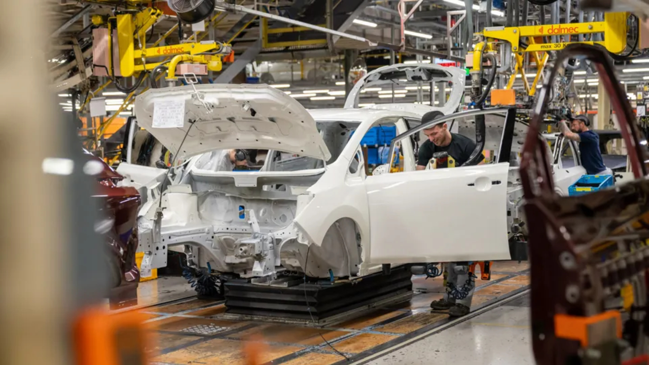 இங்கிலாந்தின் வாகன உற்பத்தி பெரும் நெருக்கடியில்!