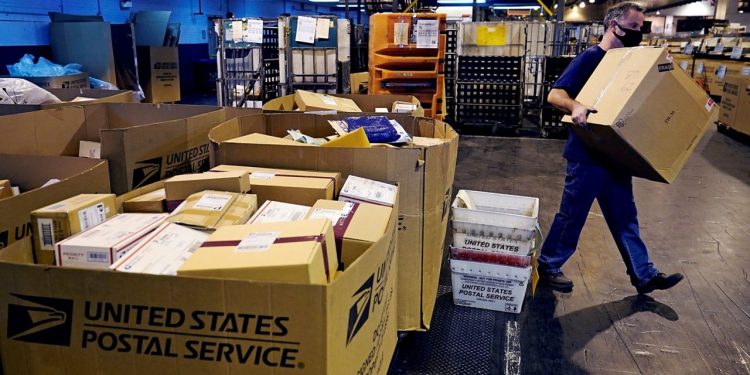 சீனா, ஹொங்கொங்கின் பொதிகள் சேவைக்கு தடைபோட்ட அமெரிக்கா!