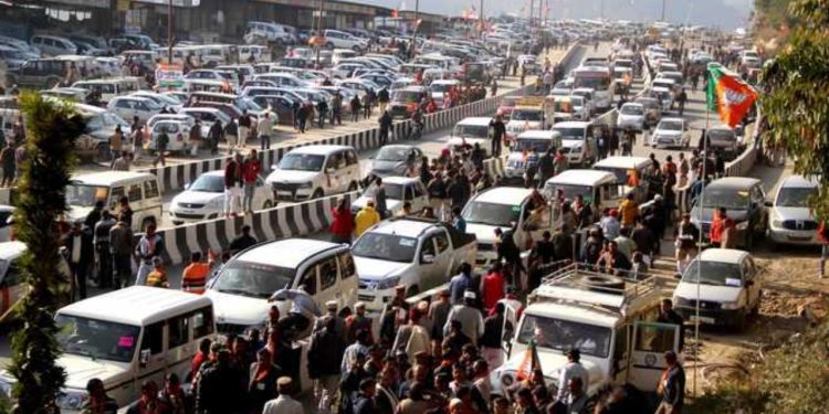 மகா கும்பமேளா நிகழ்வில் 300 கிமீ நீள போக்குவரத்து நெரிசல்!