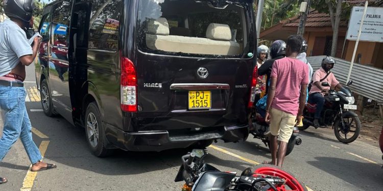 விபத்தில் சிக்கிய முன்னாள் எம்.பி பயணித்த வாகனம்