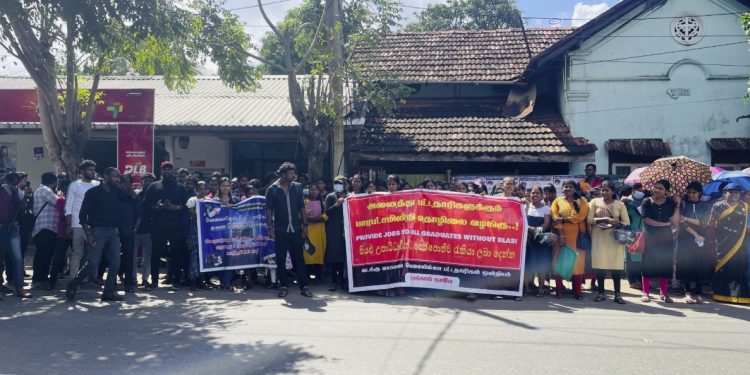 வேலையற்ற பட்டதாரிகளும் தமிழ்ச் சமூகமும் – நிலாந்தன்.