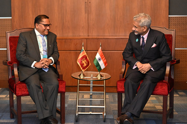 இந்திய வெளியுறவுத் துறை அமைச்சருக்கும்,  இலங்கை வெளியுறவுத் துறை  அமைச்சருக்கும் இடையில் விசேட சந்திப்பு!