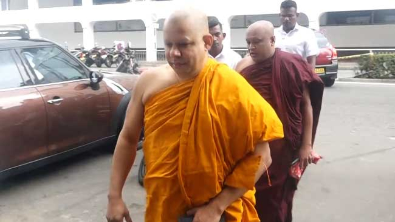 கதிர்காமம் வீடு: கிரிவெஹெர விகாரையின் விகாராதிபதி சி.ஐ.டி.யில் ஆஜர்!