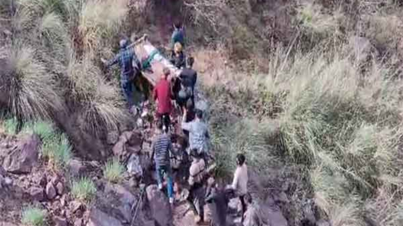 ஜம்மு-காஷ்மீரில் பள்ளத்தில் கவிழ்ந்து பேருந்து விபத்து!