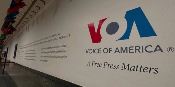 வொய்ஸ் ஒவ் அமெரிக்காவை செயல் இழக்க செய்ய டொனால்ட் டிரம்ப் உத்தரவு!