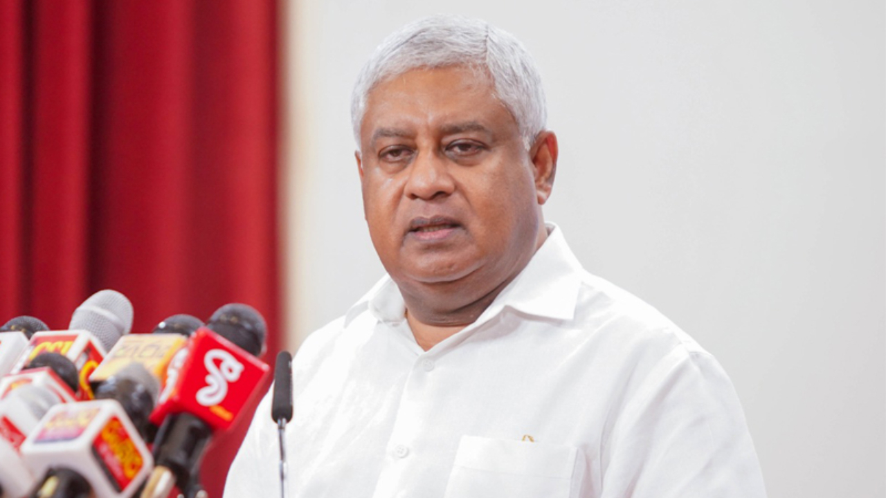 சி.ஐ.டி.யில் ஆஜரான முன்னாள் பொது பாதுகாப்பு அமைச்சர்!