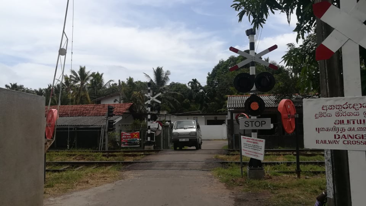 நாடு முழுவதும் 400 பாதுகாப்பற்ற ரயில் கடவைகள்!