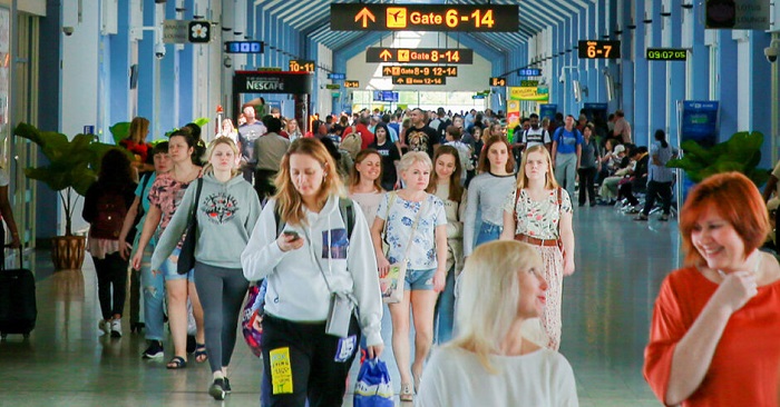 மூன்று வாரங்களில் இலட்சத்தை தாண்டிய சுற்றுலா பயணிகளின் வருகை!