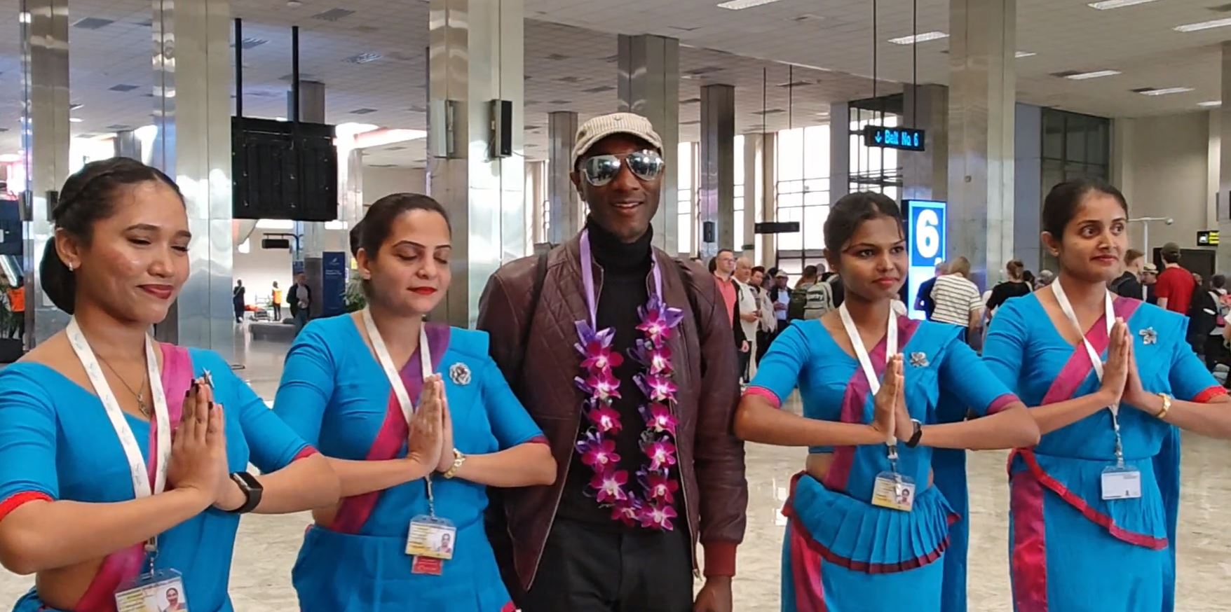 உலகப்புகழ்பெற்ற அமெரிக்க பாடகர் அலோ பிளக் இலங்கை வருகை