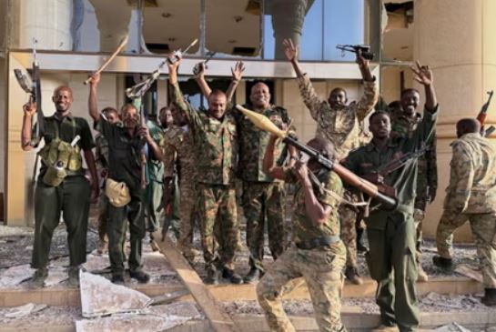 துணை இராணுவத்தின் கட்டுப்பாட்டில் இருந்து கார்டூமை  மீட்டுள்ள சூடான் இராணுவம்!