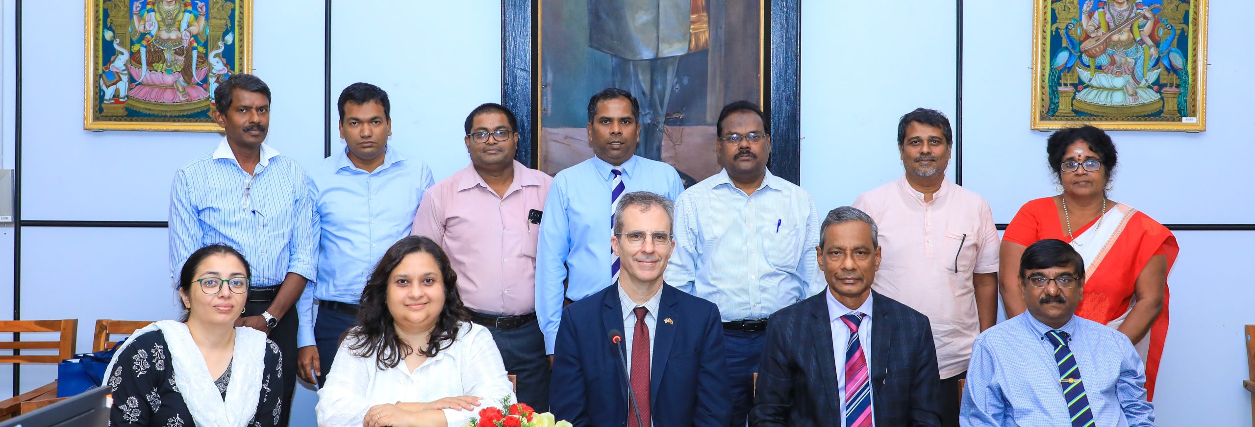 அமெரிக்கத் தூதரக அதிகாரிகள் குழு  யாழ். பல்கலைக்கழகத்துக்கு விஜயம்!