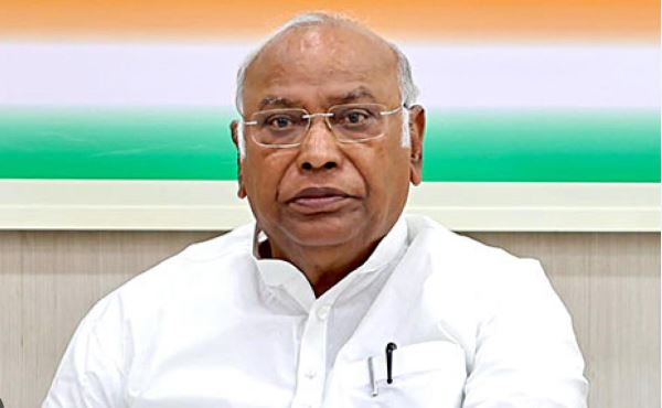 மக்களின் பணத்தை பறிக்கும் வசூல் முகவர்களாக வங்கிகளை மத்திய அரசு ஆக்கியுள்ளது!