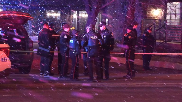 கனடாவில் துப்பாக்கிச்சூடு – 12 பேர் காயம்