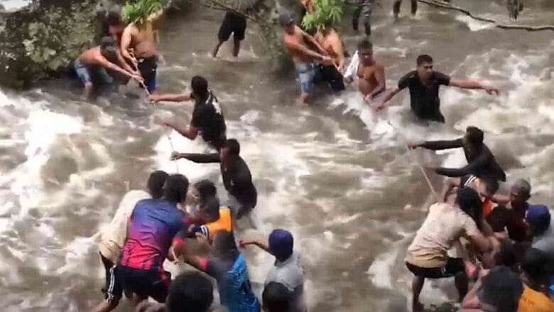 வெள்ளத்தில் சிக்கியிருந்த 35 பேர் மீட்பு!